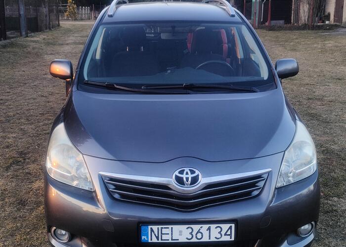 Grajewo ogłoszenia: Sprzedam bezwypadkowy samochód Toyota Verso 2010r. 7 osobowe....